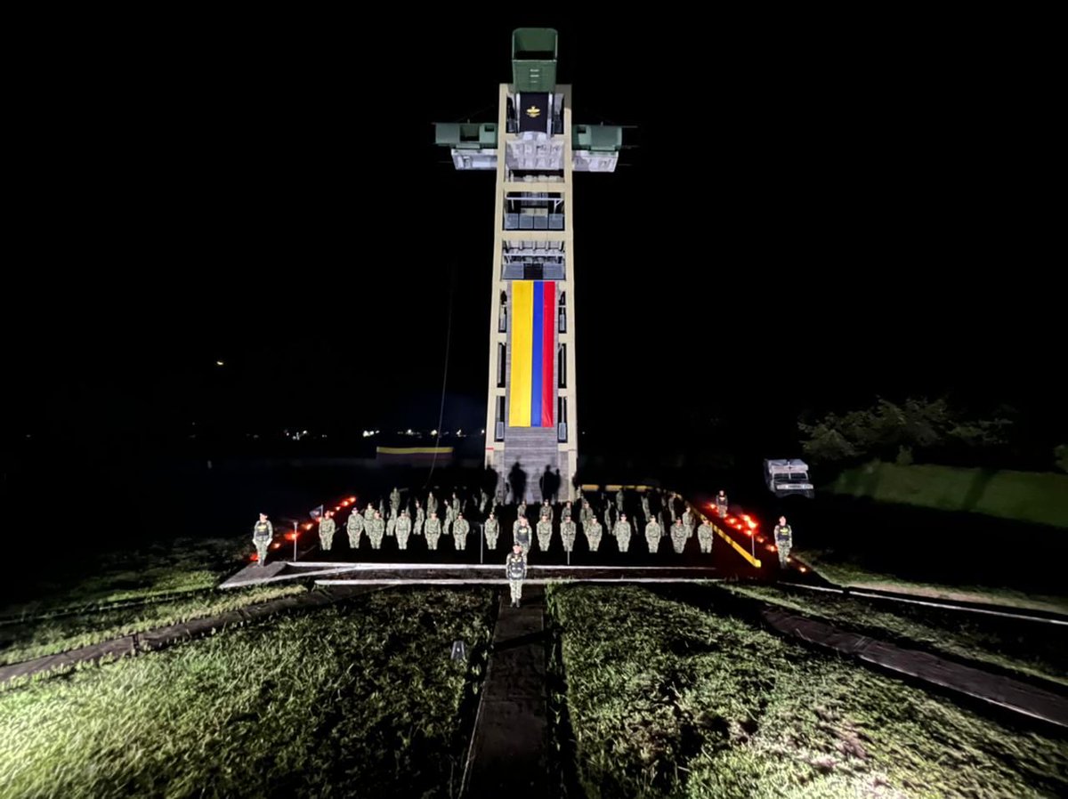 COL_EJERCITO's tweet photo. Con una imponente ceremonia militar, llena de tradiciones y costumbres propias de la #ESASA, se inició oficialmente en #Tolemaida, el Curso Básico de Asalto Aéreo No 297.
¡Planear, Insertar, Maniobrar!
#SomosSuEjército https://t.co/goa6CbTG88