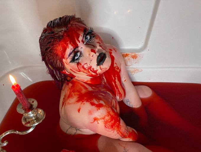 Watch Lusty Lute's leaked NSFW photo on TwXstars