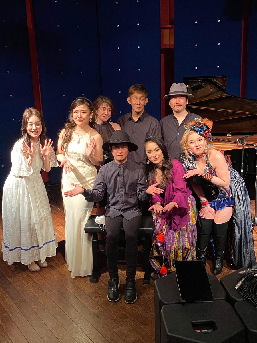 TheNotes_Museum's tweet photo. 先日5/2、MISIA のEVERYTHINGや果てなく続くストーリー等を世に生み出した作曲家&ピアニスト
#松本俊明 さんのコンサートに
#TheNotesOfMuseum 出演させていただきました。at #JZBratSoundofTokyo
やっぱり松本さんの音楽世界は最高です🌹お人柄も大好き‼️胸にググッと来ながら演奏してました https://t.co/meEXjUhl9F