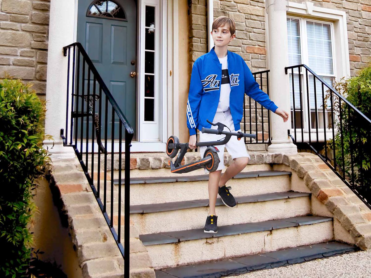 everydaybicycle's tweet photo. When choosing an #Escooter for your #bigkid, make sure it's something they can easily carry, comfortable to ride, and practical to store away. Look no further than the #Ninebot ZING E12! https://t.co/0drEzbHLAU

#Everydaybicycles #escooters #alternativetransportation https://t.co/SJ5LnuqMDQ