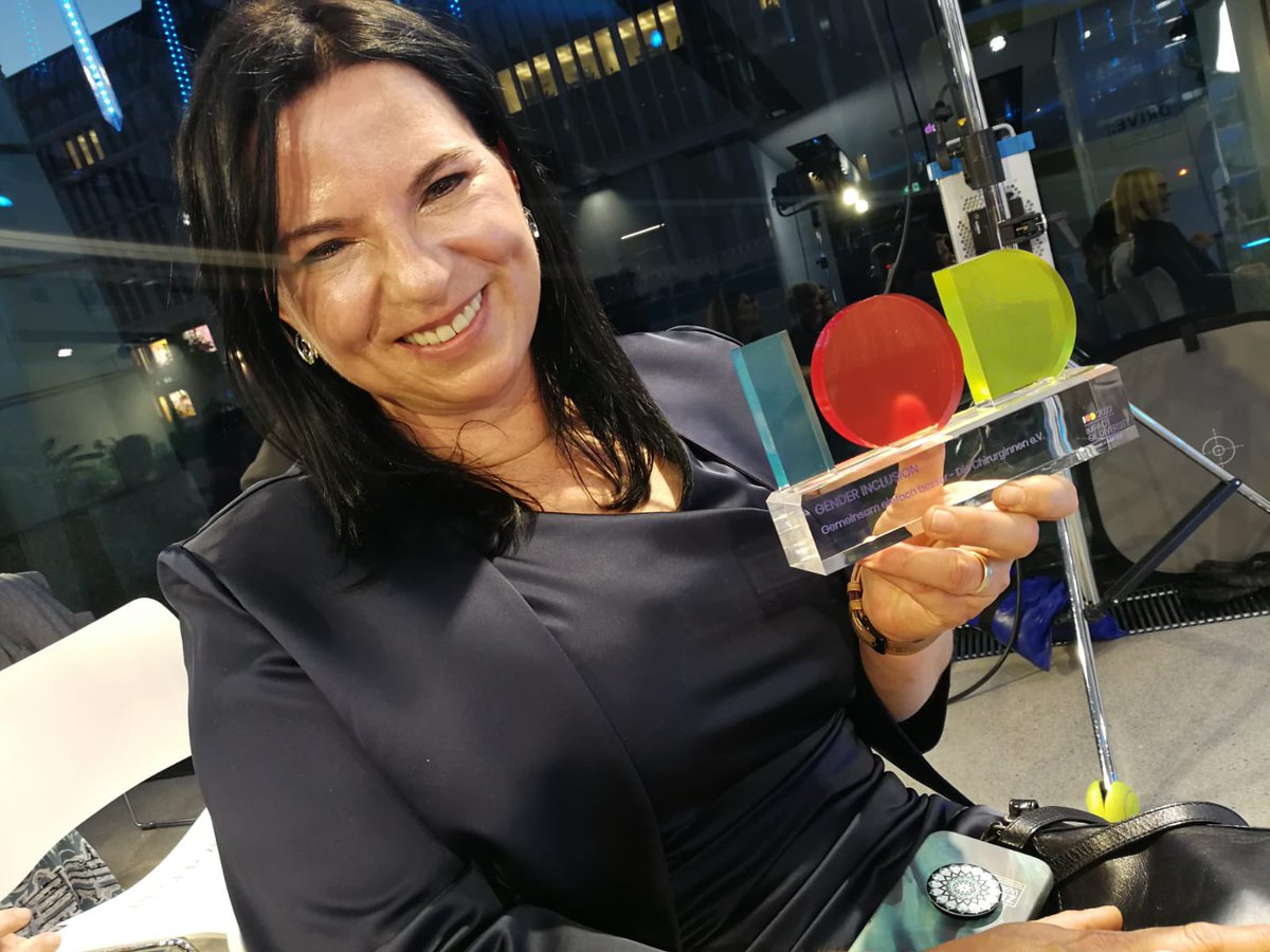 DieChirurginnen's tweet photo. #DaIstDasDing!
Wir haben den #ImpactOfDiversity - Award 2022 in der Kategorie Gender Inclusion gewonnen! Wahnsinn! 🎉🎉
Heute feiern wir uns!
#GemeinsamEinfachBesser https://t.co/2yBfcyCdMU