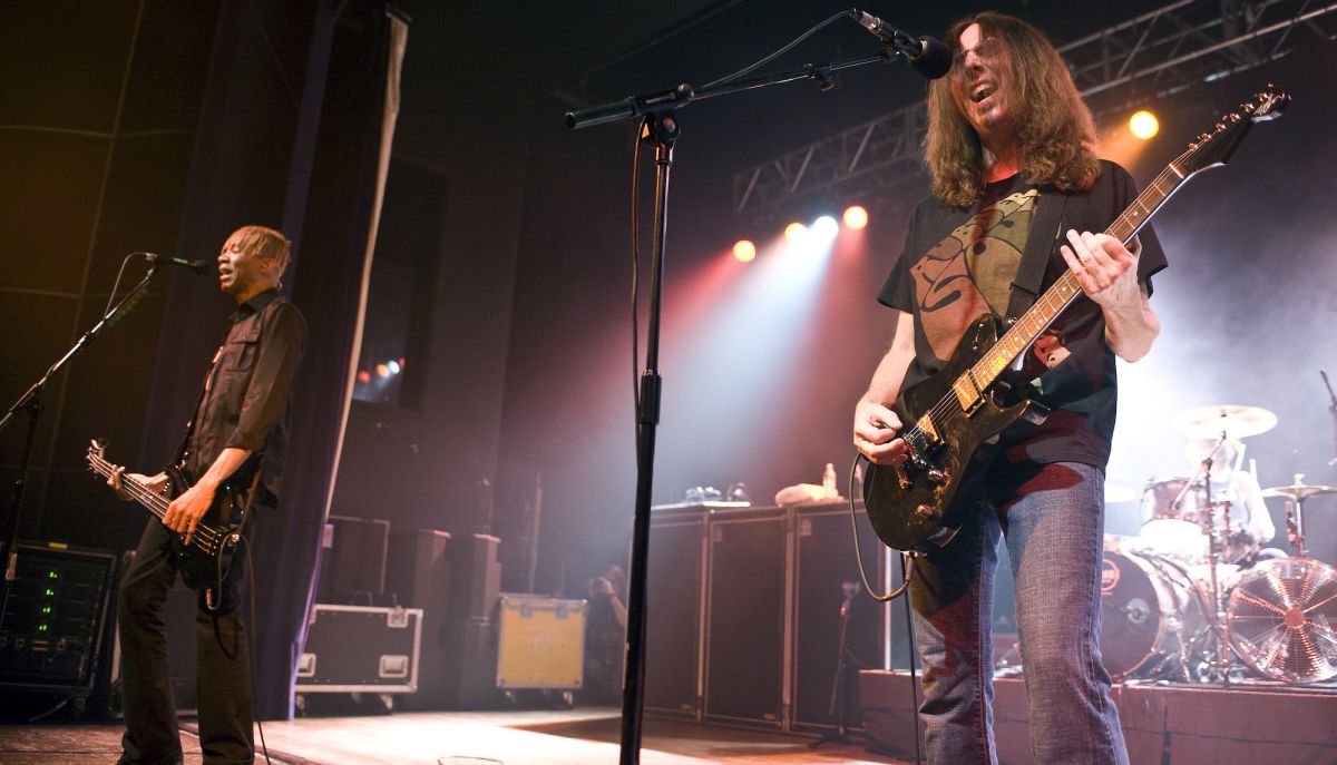 BassPlayerWeb's tweet photo. King's X have completed work on their first new studio album in 14 years https://t.co/ulQIiTreDu https://t.co/pTiRmVW2wT
