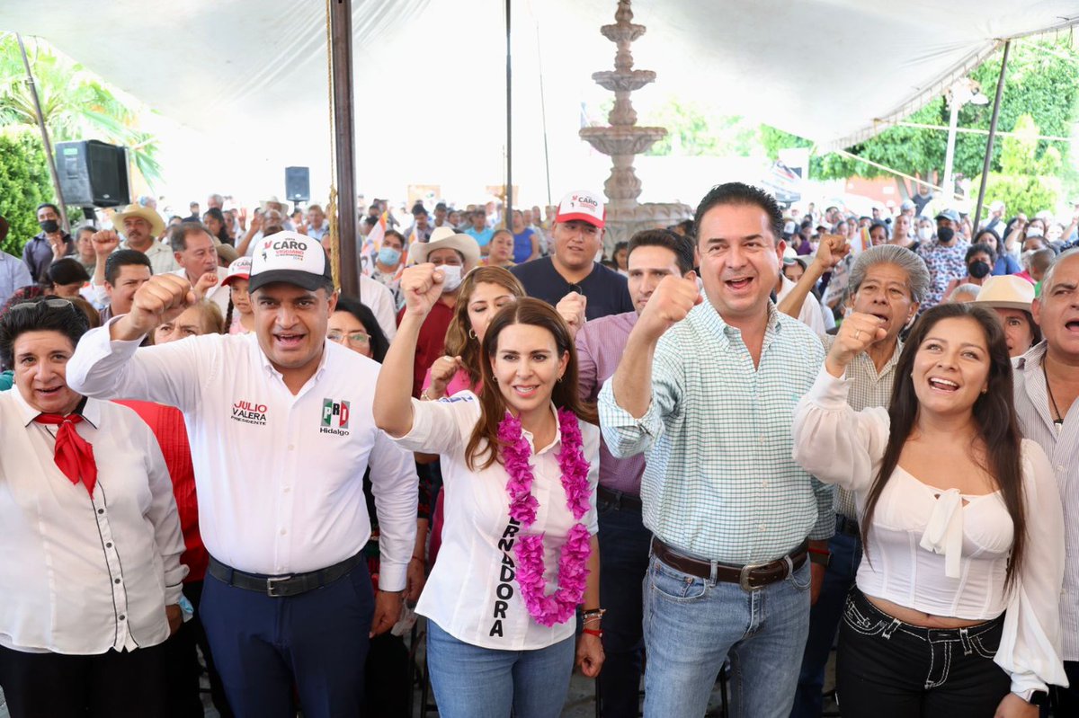 caroviggiano's tweet photo. Un #HidALGOMUCHOMEJOR se construye desde los cimientos, desde las bases, hombro a hombro con las familias del estado que sí quieren hacer una diferencia. Y hoy confirmamos nuevamente que somos el mejor equipo  en #SanAgustínMetzquititlán.

#LlegóLaHora #CaroGobernadora https://t.co/8A1kAvOwcq