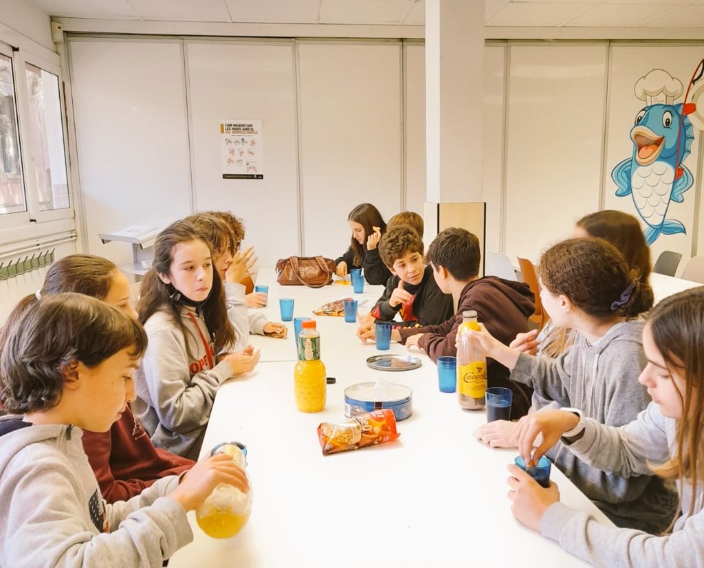 Biblioteca Els Arcs tweet media
