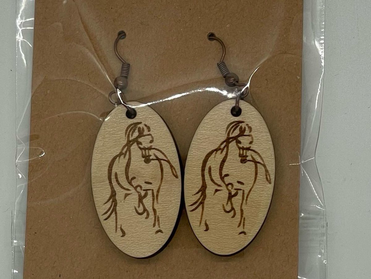 I am still doing things…really!! These are some cool projects I did for #guidingreins. It was a pleasure once again working for them.  #laserengraving #maple #acacia #earrings #woodbowl #awardmedal