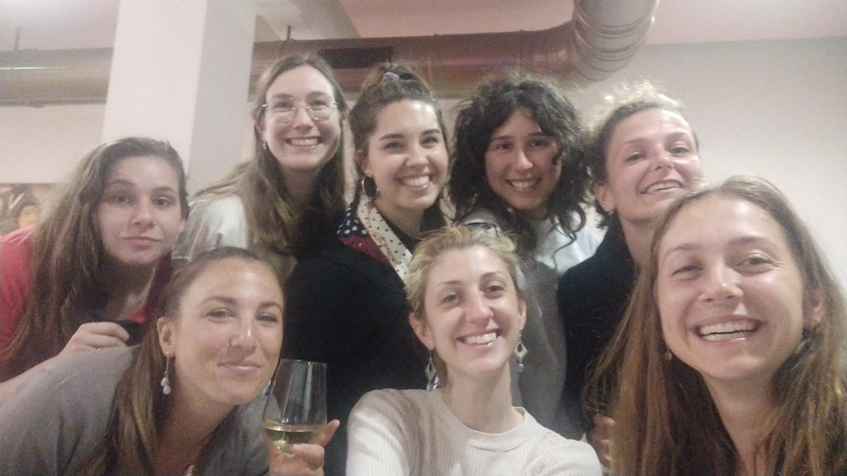 meeting other microbiome-brain queens 🧠 <a href="/NeuroscienceSAS/">NSAS</a> #NSASMicrobiota2022 <a href="/sunsvet23/">Dr. Svetlina Vasileva</a> <a href="/CaspaniGiorgia/">Giorgia Caspani</a> <a href="/anastsiarsteeIe/">anastasia rose steele</a> <a href="/IachizziM/">Monica Iachizzi</a> <a href="/sofiefouquaert/">sofiefouquaert</a> <a href="/MSInes_/">Inés Martínez Sánchez</a>