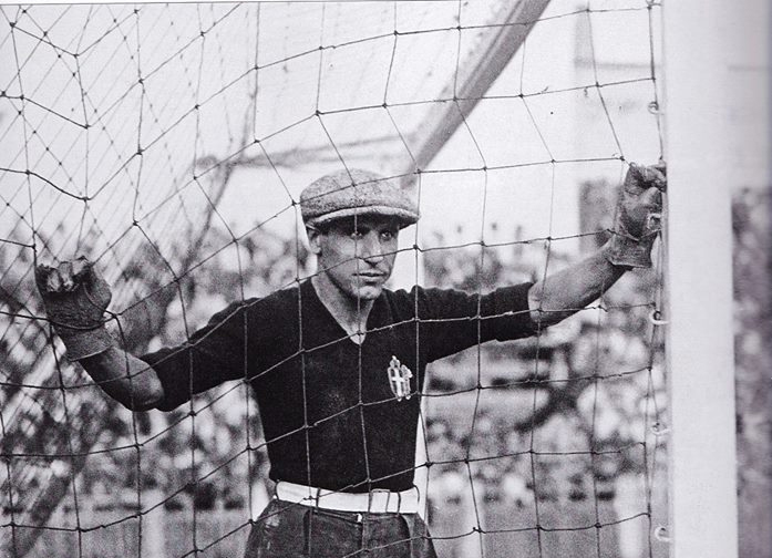 CopaLendas's tweet photo. Gianpiero Combi, Itália 🇮🇹.
Copa do Mundo de 1934, Itália.
Campeão Mundial.
3 gols sofridos, 5 jogos.
#combi #italia #worldcup1934 #copa1934 #fifa #campione #leggenda #uomodigomma #azzurri #nazionale #squadraazzurra #figc #ita #vecchiostadioflaminio #julesrimet #qatar2022 https://t.co/vAnIQVDgsY