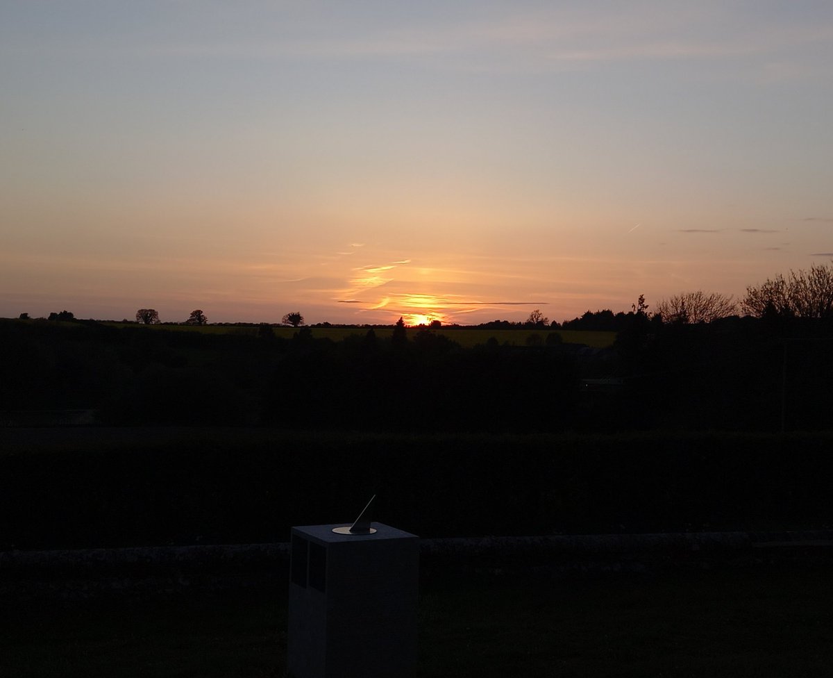 HevRev1's tweet photo. The most beautiful sky as we left St Mary's church Old Alresford this evening after lovely service with a MU group visiting where @MothersUnion began #MarySumner #sunset #creation https://t.co/BdHK2aXebT