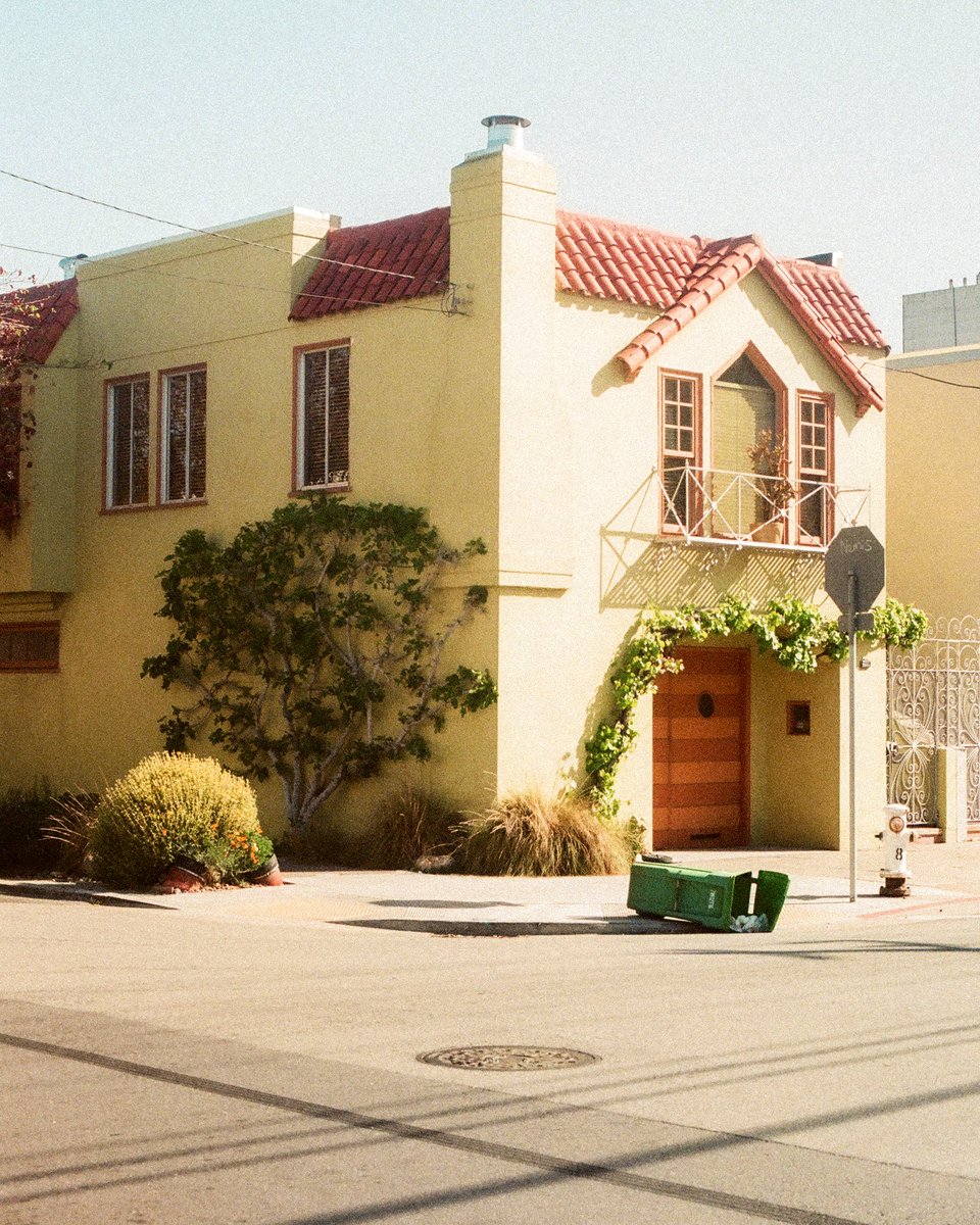 Avril6c's tweet photo. i just really liked this house https://t.co/9NkWjuRqo5