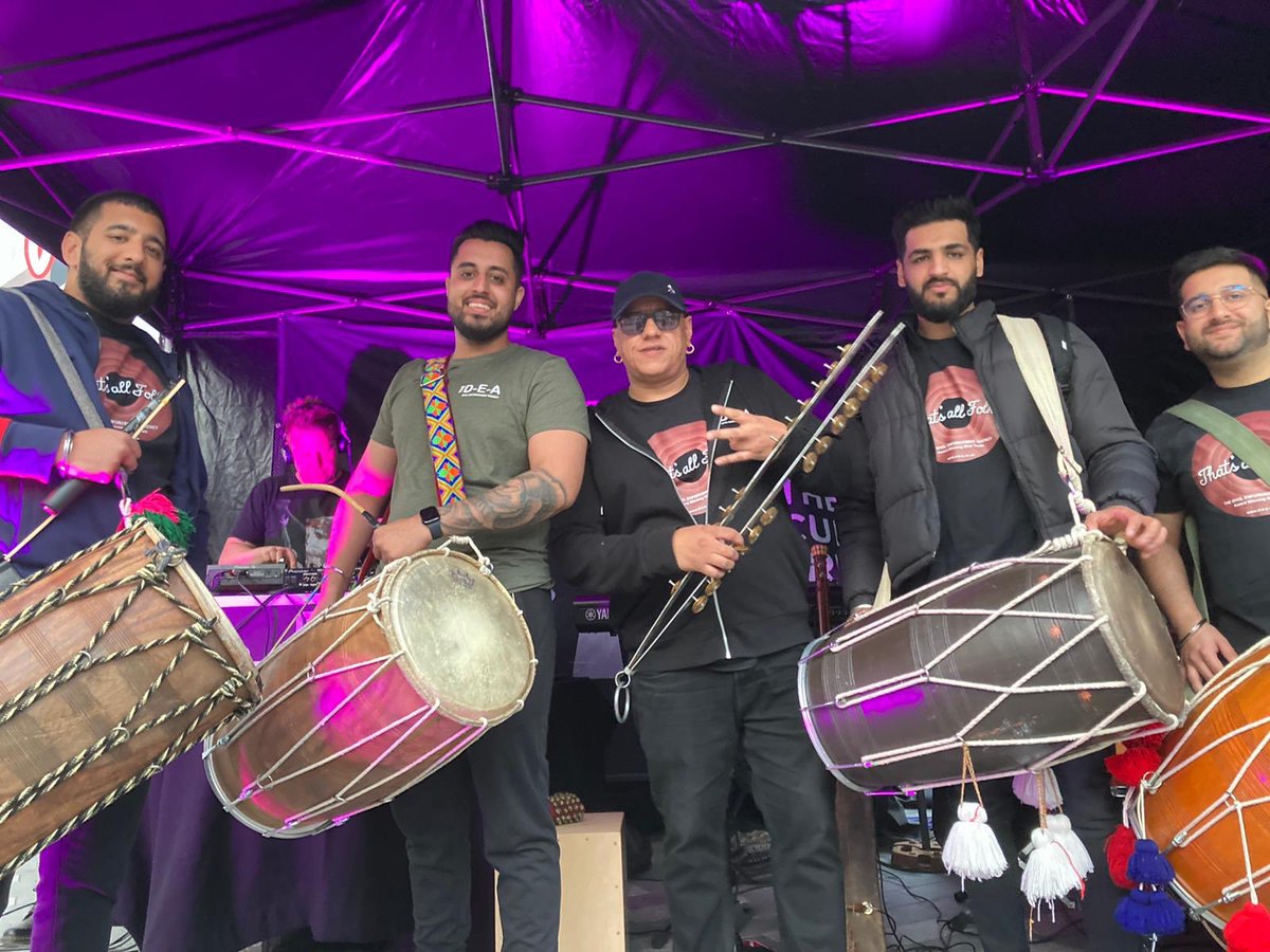 TheD_E_A's tweet photo. Midweek madness with the DEA #Luton #HatFactoryCafe #dhol #musicians #dholis #dholplayers #dholdrummers #algozey #Chimta #allaboutthelivework #bhangra #puniabi #folk https://t.co/cxgI8LbzeI