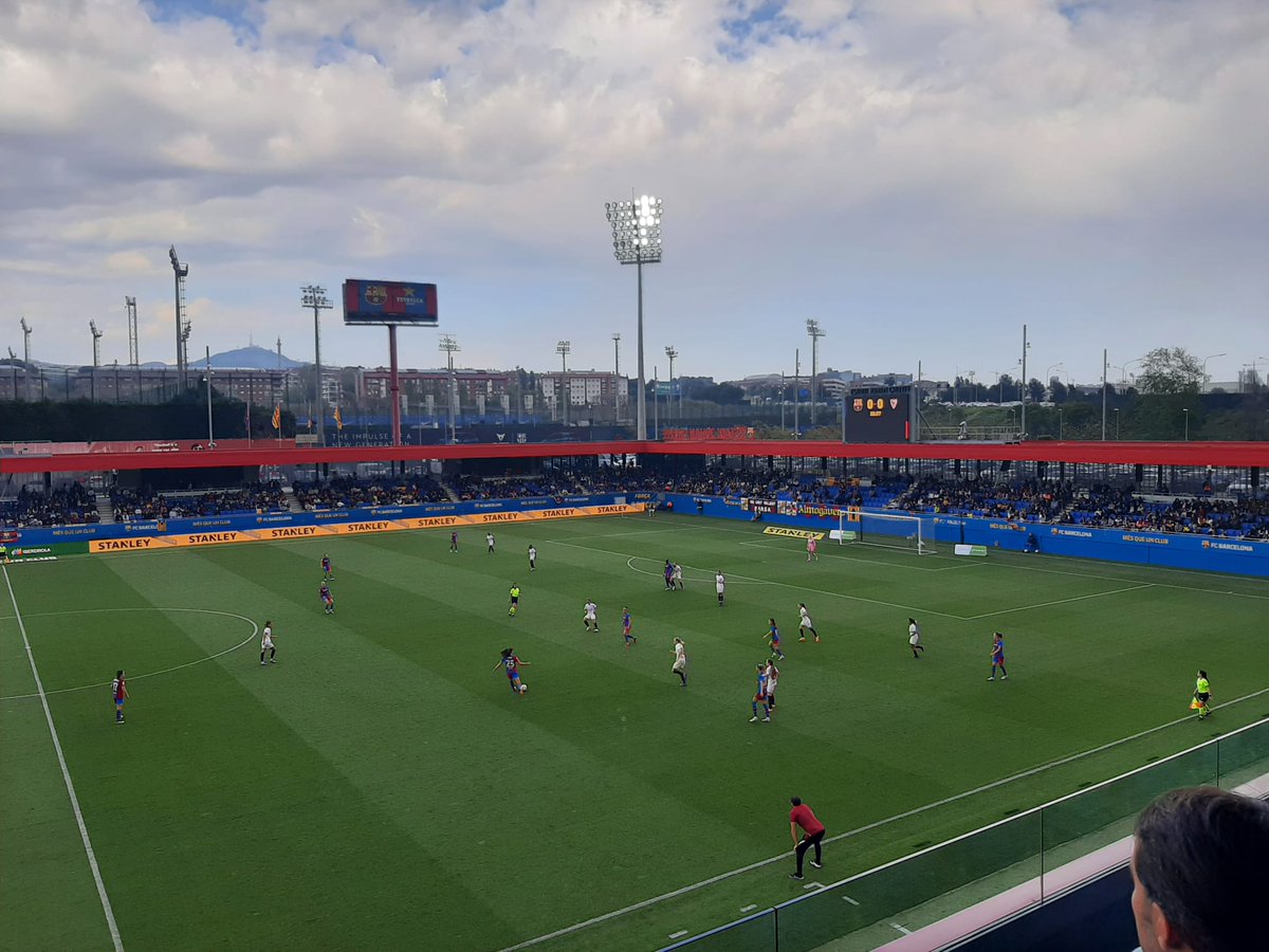 jccaparros's tweet photo. Esforç, superació, companyerisme... valors de l'esport que el projecte #FutbolNet ensenya als xiquets i xiquetes.
Avui hem assistit a l'acte de cloenda que la @FundacioFCB ha celebrat amb els pobles i ciutats participants al projecte.
#ImpulsemLaRàpita https://t.co/W3AVTc2R6l