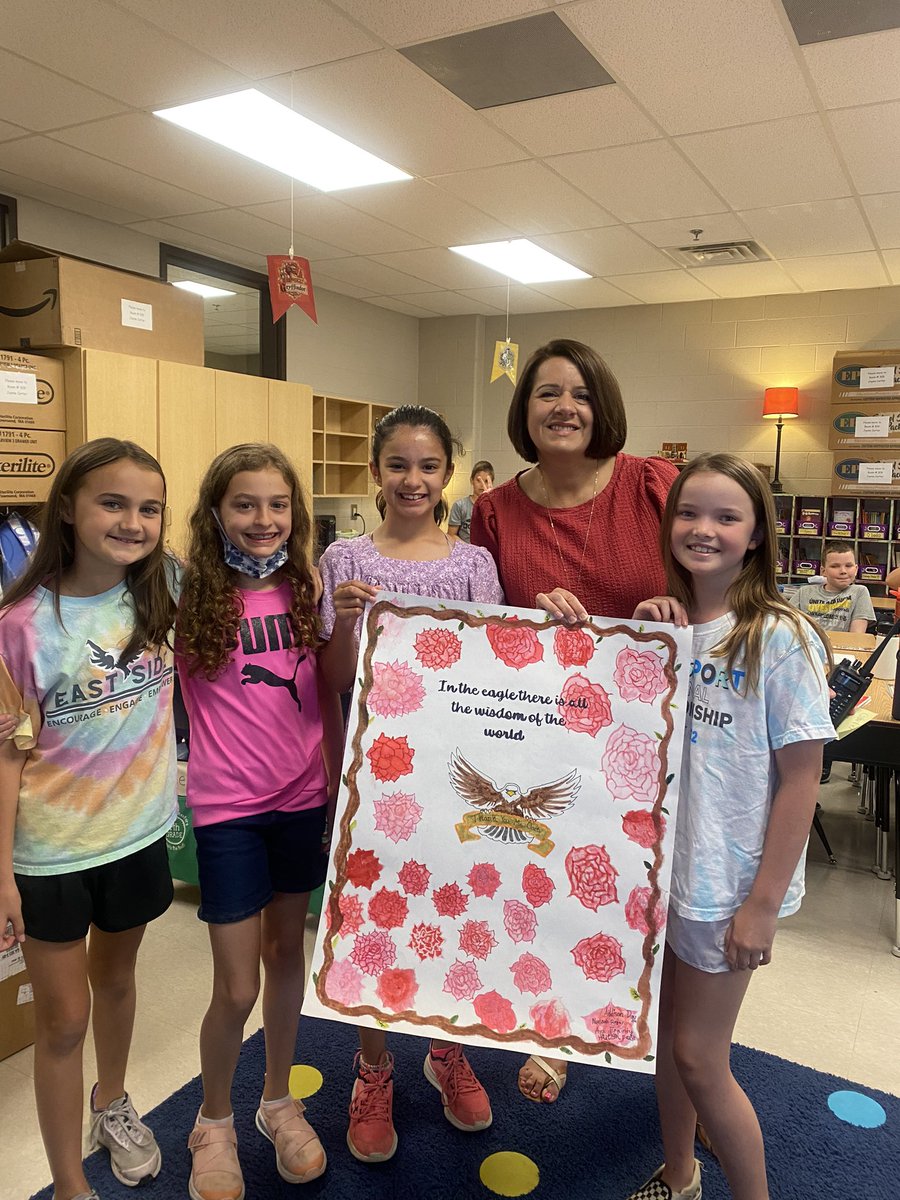 MGeraldiClark's tweet photo. Got some love from these sweet 4th graders today! ❤️❤️ #EastSideEaglePride https://t.co/bcqtJekT06