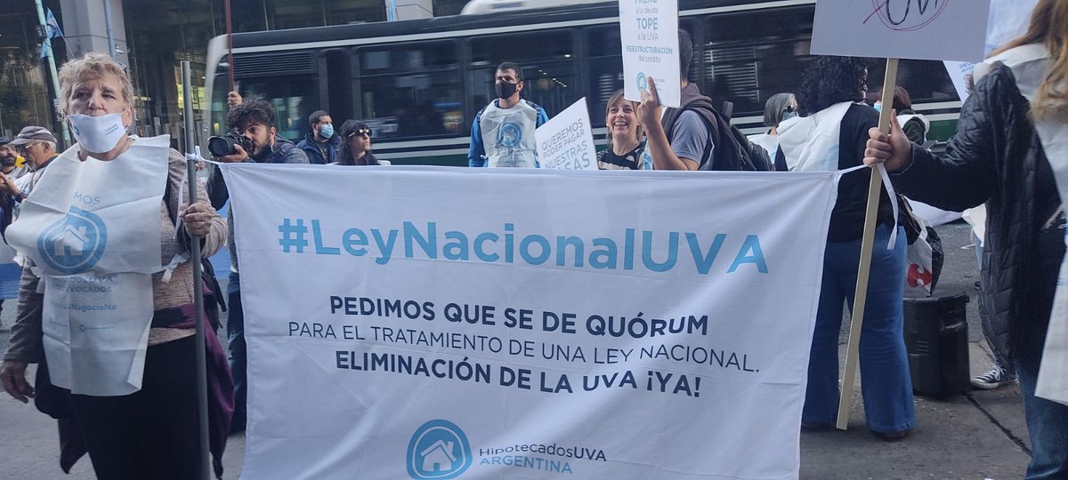 hipotecadosuva's tweet photo. .@SergioMassa se termina la convergencia, atravesamos la inflación más alta en años. Los #HipotecadosUVA estamos pidiendo una #LeyNacionalUVA. Ahora más que nunca vamos por la #EliminacionUVA!! https://t.co/80cZOldt5o