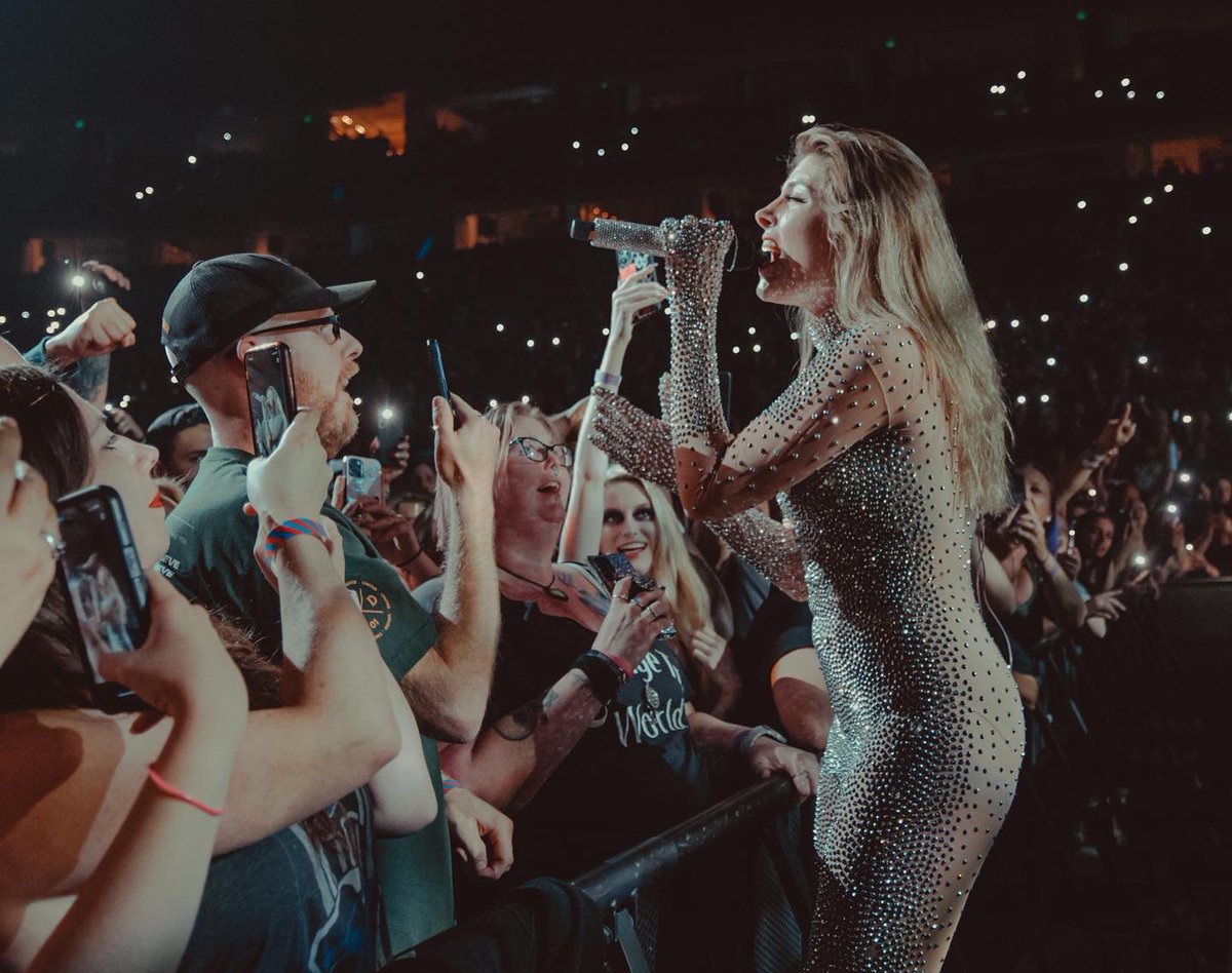 DIAMANTEband's tweet photo. Thank you Nashville you were a dream come true!!! #RevolutionsLiveTour @Shinedown @TPROfficial
📸@alysoncoletta https://t.co/SA1OESrQrN