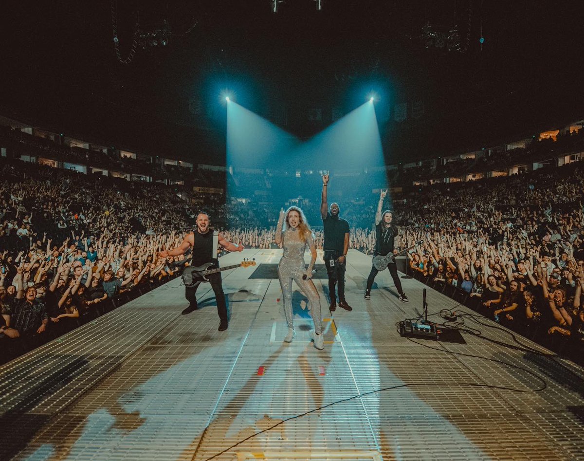 DIAMANTEband's tweet photo. Thank you Nashville you were a dream come true!!! #RevolutionsLiveTour @Shinedown @TPROfficial
📸@alysoncoletta https://t.co/SA1OESrQrN