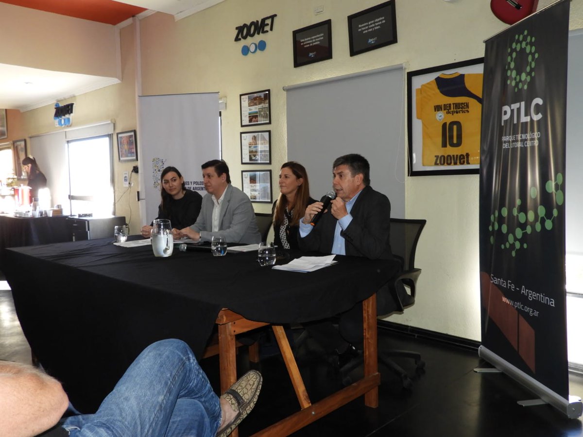 aceleralitoral's tweet photo. ¡Felices de participar de la inauguración del Primer Encuentro Presencial de la Red de Parques y Polos Tecnológicos de Argentina!
En representación de Aceleradora Litoral, @Nandita_santafe presente en la jornada junto a referentes de 11 Parques y Polos de Argentina.
#REDPPAR https://t.co/nvYT59TGAS