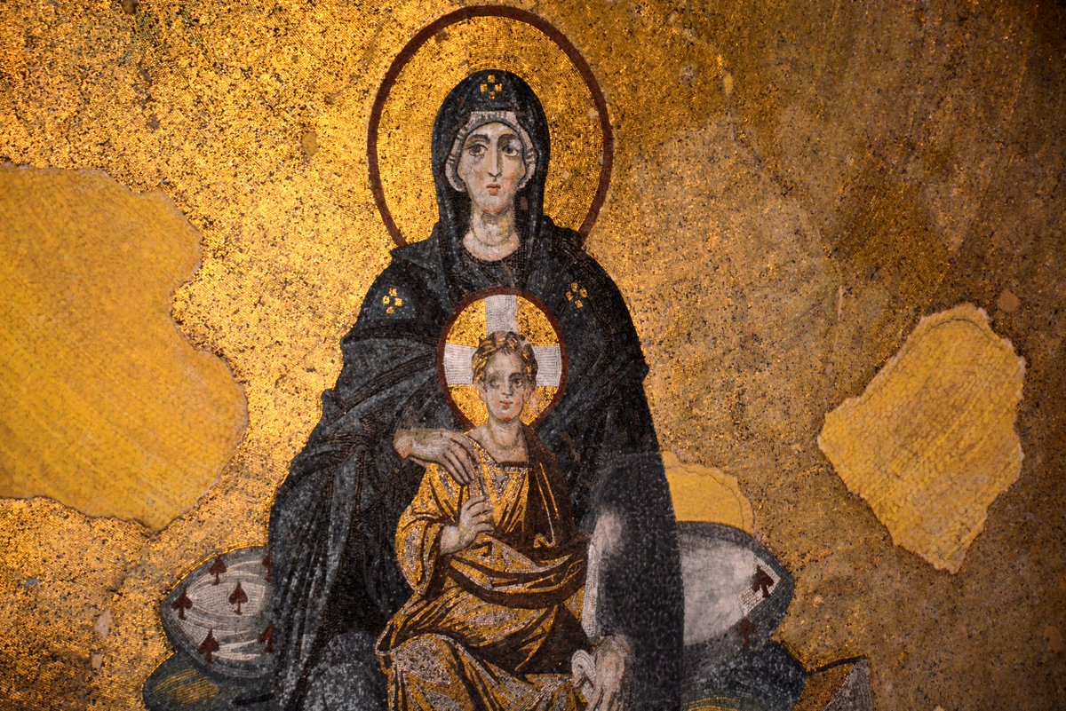 ghostofhellas's tweet photo. This beautiful apse mosaic, depicting of the enthroned Virgin and Child, is the oldest of the surviving mosaics in #HagiaSophia. https://t.co/I2rXW5qTam