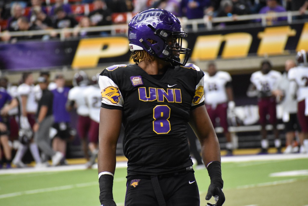 I am proud and blessed to announce my first D1 offer from the University of Northern Iowa. Thank you <a href="/CoachBodie4/">Bodie Reeder</a> for stopping by Eureka today. Congrats to <a href="/justinselbert/">Justin</a> and <a href="/kevo_003/">Hilton (Kevin) Emmanuel 🇭🇹</a> as well!! <a href="/UNIFootball/">UNI Football</a>  <a href="/sumner_jake/">Jake Sumner</a> <a href="/EurekaFootball/">EHS Wildcat Football</a>