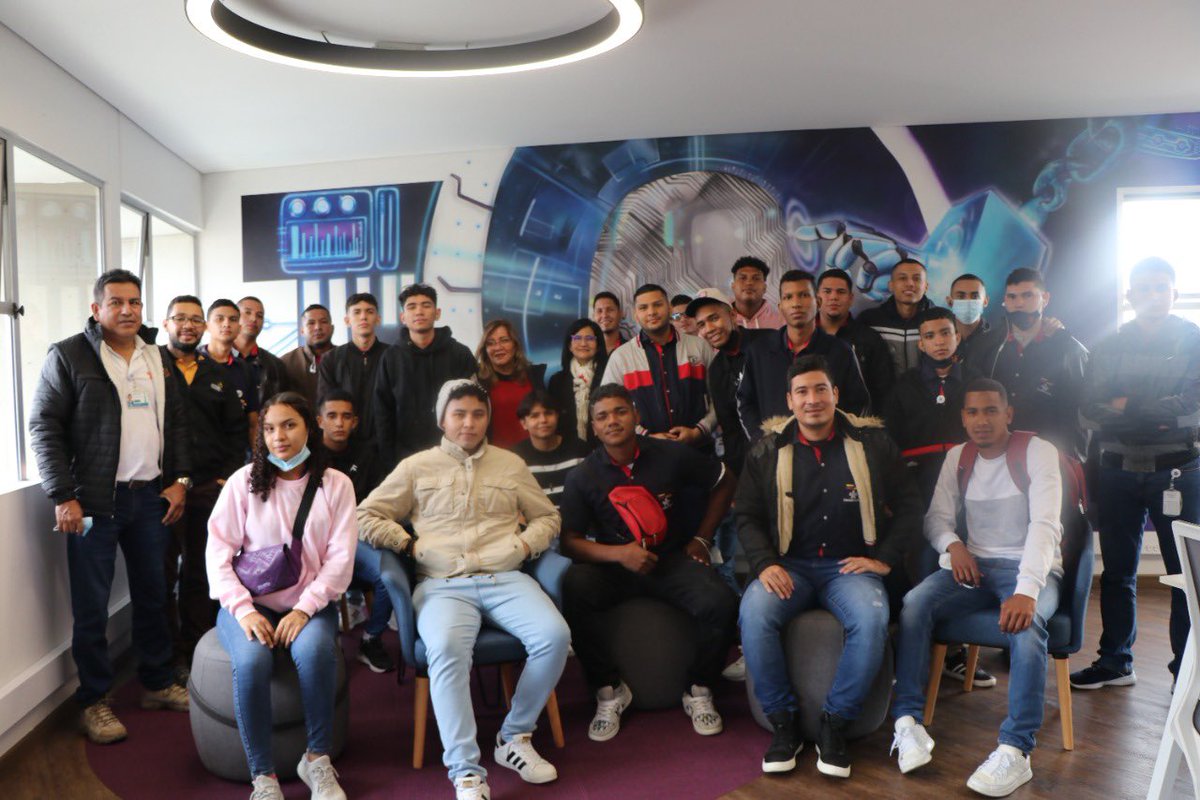 miparrap's tweet photo. #Hoy en el HUB de innovación 4.0  recibimos la Visita por Gira Técnica del Centro Colombo Alemán de la regional Atlántico, 25 aprendices  de Mecatrónica y  Automatización dirigida por el instructor Javier Moreno. #SOMOSSENA https://t.co/rXxkgU0OTl