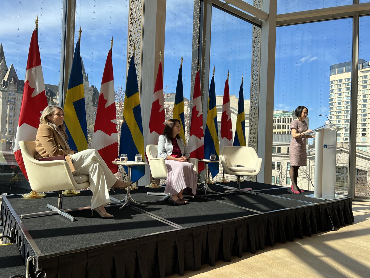UrbanAhlin's tweet photo. Armchair discussion on feminist approches to global challenges at beautiful National Art Center. ⁦@melaniejoly⁩ ⁦@AnnLinde⁩ https://t.co/zmBsiaJphi