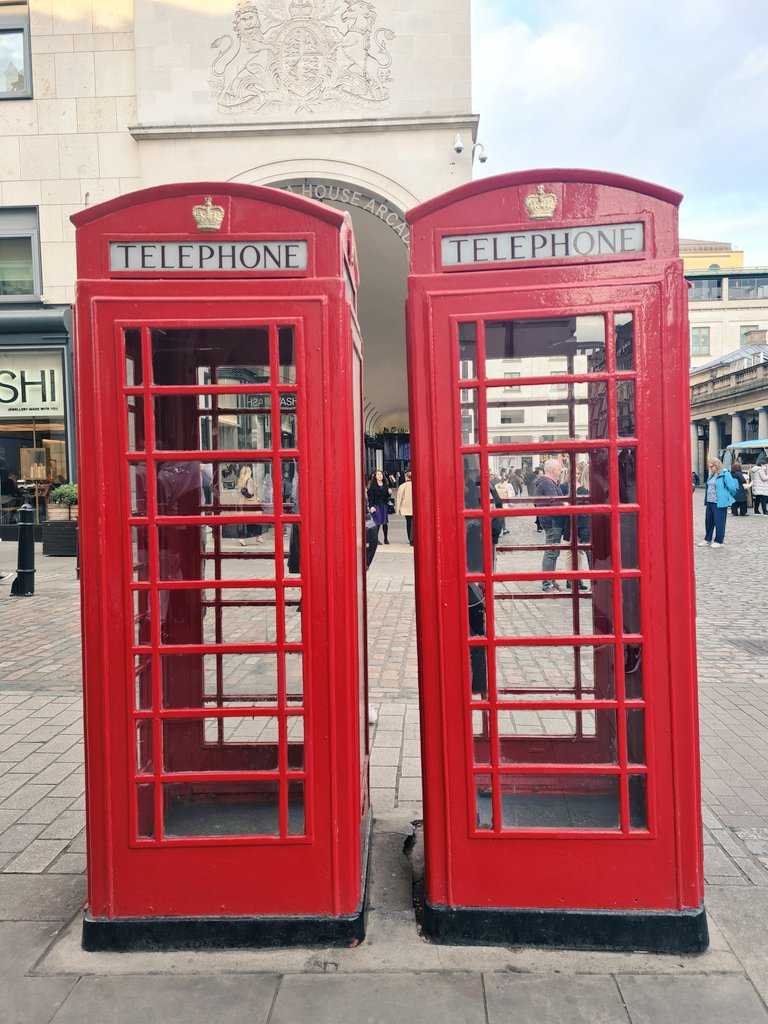 First time back in London on business for 7 months, this time with my new hat on! Great to meet my new colleagues. What an incredible, passionate and fabulous group of people! 🙌