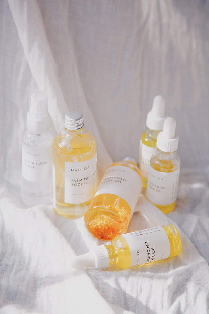 narloa's tweet photo. @georgierdarling @EveningStandard Hi Georgie! Please take a look at our face oils at https://t.co/pJyTINlXgE. All of our products are vegan, plant-based and gentle! https://t.co/CNgwQVkMx8