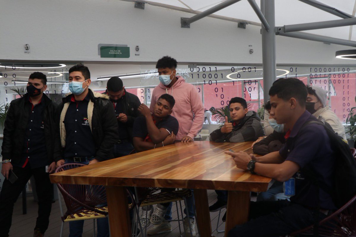 miparrap's tweet photo. Se realiz�� un recorrido 
Por el HUB, donde compartieron con el líder Nacional de  WorldSkills Yesid Rusinque G.,un experto nacional y 2 aprendices que nos representaran  en la Competencia a nivel internacional en Shanghái, además compartieron su experiencia en Worldskills 🧡 https://t.co/HobFDTdvkI