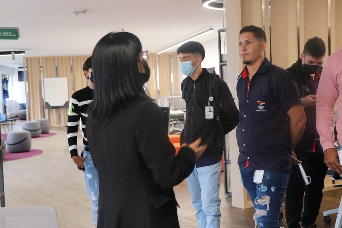miparrap's tweet photo. Se realiz�� un recorrido 
Por el HUB, donde compartieron con el líder Nacional de  WorldSkills Yesid Rusinque G.,un experto nacional y 2 aprendices que nos representaran  en la Competencia a nivel internacional en Shanghái, además compartieron su experiencia en Worldskills 🧡 https://t.co/HobFDTdvkI