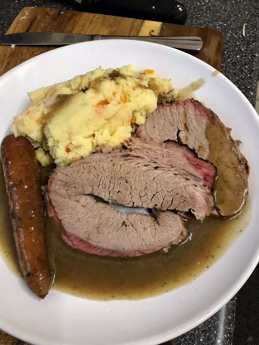 tantrictrevbbq's tweet photo. Brisket pot roast and @devonwoodsmoke bread all done on the bbq. Superb. #brisket #potroast #bbqbread #weber #BBQ https://t.co/BZp5f0ovEw