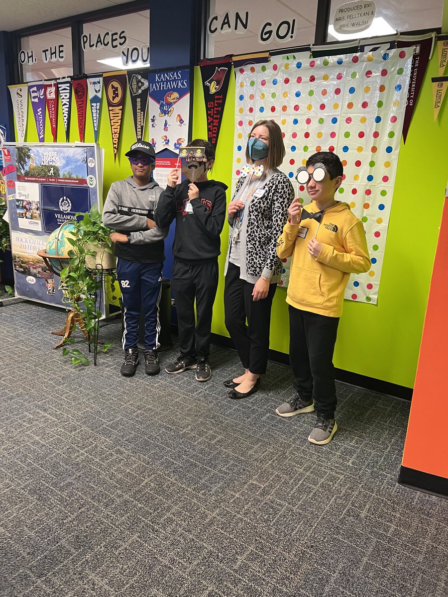 kvonder_haar's tweet photo. A community that laughs together grows together. ❤️ ⁦@dist57⁩ #d57learns #empowerD57 https://t.co/oxH7tfKa0W