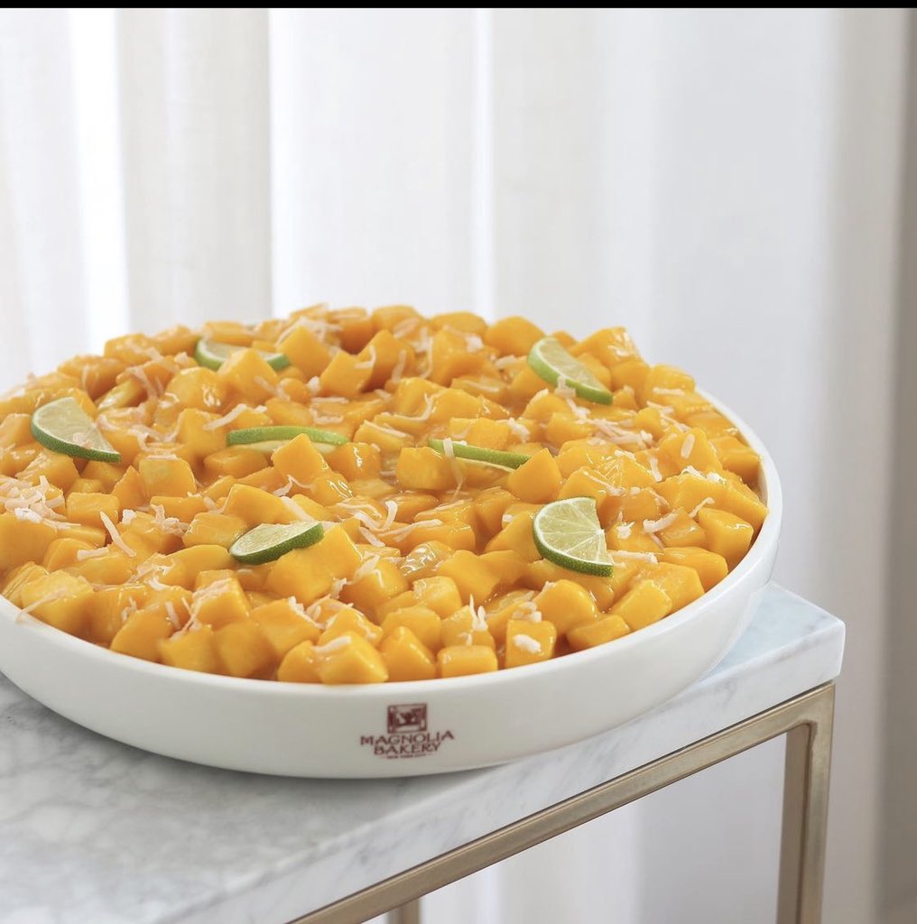MagnoliaKSA's tweet photo. كيك المانجو بالحجم الكبير لأحلى المناسبات هذي الأيام 🥭❤️
Mango milk cake is available in large size! Perfect for family gatherings🥭❤️

#magnoliabakery #eid #sweet https://t.co/OebWgKU4Vw