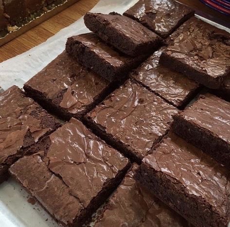 clubdelbajon's tweet photo. -Venis a casa a merendar? Hago brownies

*recibir* https://t.co/2XnbApd9se