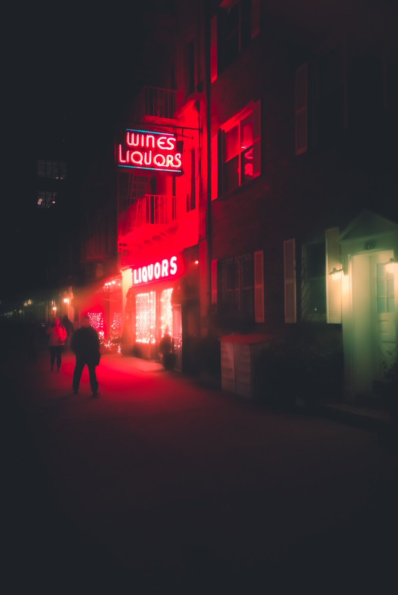 CKriegsheim's tweet photo. Strolling 🚶🏼‍♀️ through the night. Following the lights.
#photography #photographer #streetphotography #urbanphotography #photographylovers #lights #NYC #photooftheday #PHOTOS https://t.co/hMJIAPSGXg
