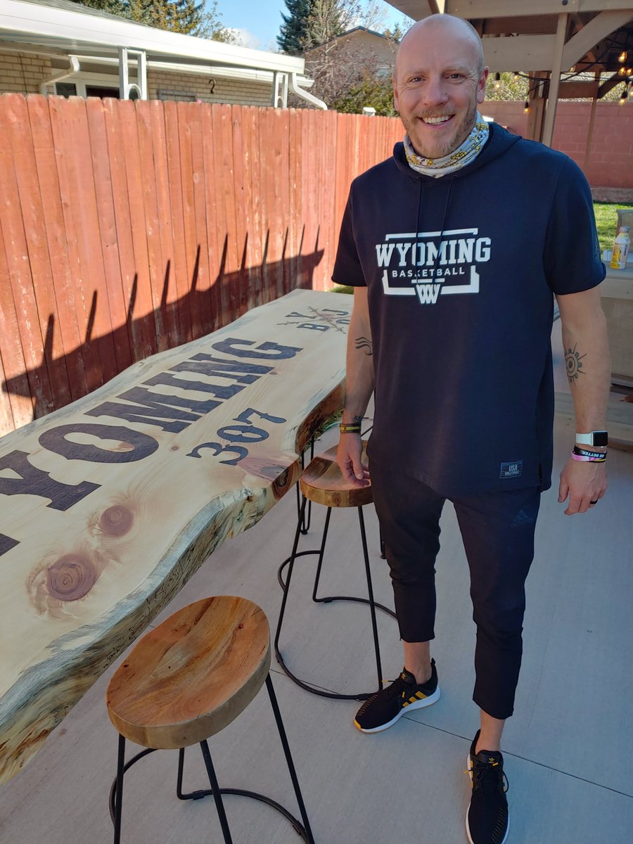 Vonseggerndesi1's tweet photo. TBT. 9' pine bar top for the one and only @CoachSundance If it wasn't for him I wouldn't be where I am today! Cheers brother!
#vonseggerndesigns #pyrographyartist @wyo_mbb #custombartop #elitewoodworker #bardecor #Wyoming #supportlocalbusiness #βοΈ https://t.co/L2JXciid3a