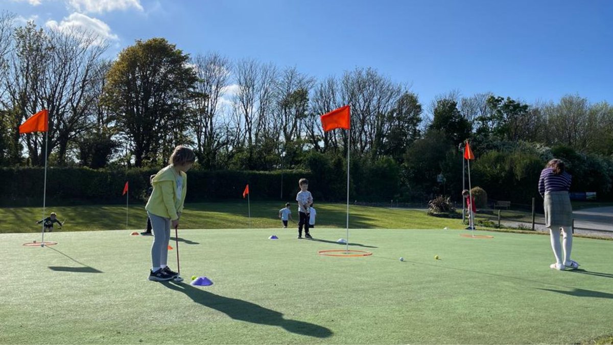 JUNIOR GOLF ACADEMY - Great to have the Juniors out in the sunshine this week practicing their chipping skills ⛳️#juniorgolfacaemy #practicemakesprogress #coaching #professionalcoaches #golfclubs #putter #drivingrange #golf #minigolfer #devongolf #kidsinsport #plymouthgolfcentre
