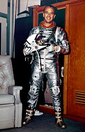 CosmosNostrum's tweet photo. El 5 de mayo de 1961, hace hoy 61 años, se lanzaba la nave Mercury Redstone 3 para poner en el espacio a Alan Shepard, primer estadounidense en salir de la Tierra solo 23 días después del vuelo de Gagarin. Shepard llegó hasta los 187 km de altura en un vuelo que duró 15 minutos. https://t.co/A3ji6xg90X