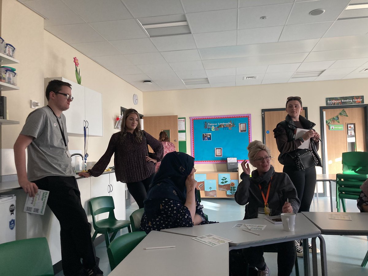 Every1Learning's tweet image. What a great evening meeting many interested people who are curious about #gettingintoteaching @Every1Learning @newbridgegroup @KingfisherSch @JenniKingfisher @EMTeachingHub @HawthornsTweets @MossleyHollins @DroyAcademy