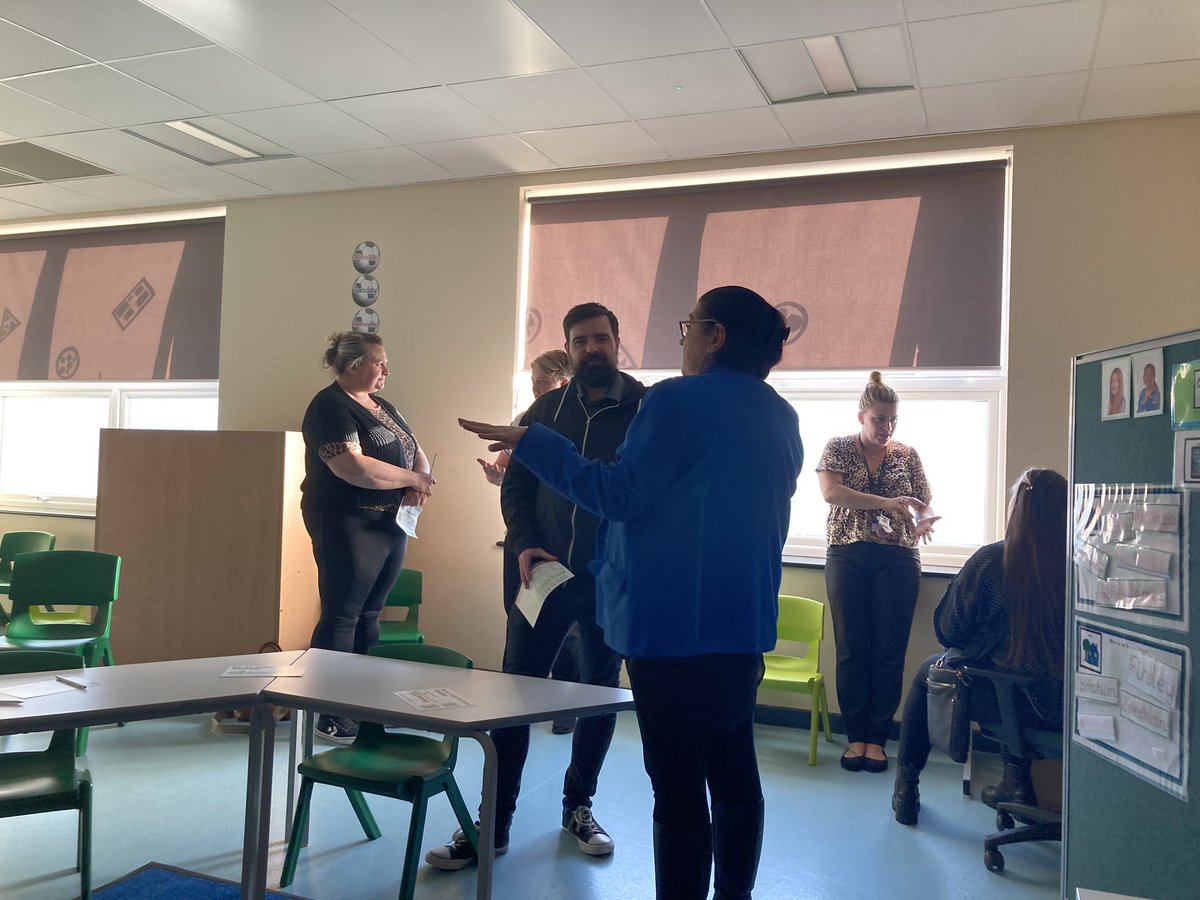 Every1Learning's tweet image. What a great evening meeting many interested people who are curious about #gettingintoteaching @Every1Learning @newbridgegroup @KingfisherSch @JenniKingfisher @EMTeachingHub @HawthornsTweets @MossleyHollins @DroyAcademy