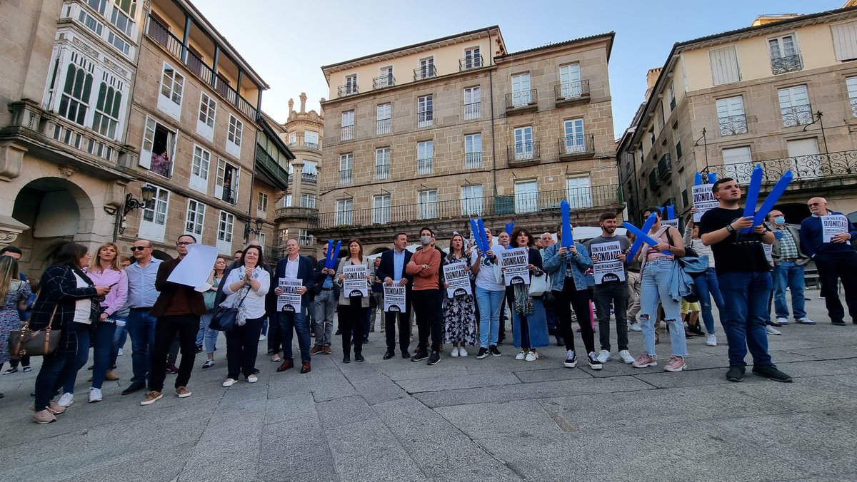 XSGalicia's tweet photo. 🗣️ Hoxe, os e as socialistas galegas estivemos, xunto co SX do @PSdeG @VGFormoso_PSOE, acompañando á cidadanía ourensá e as compañeiras das @XSGOurense e @PSdeGdeOurense para reclamar a dimisión de Gonzalo Jácome. #JácomeDimisión #SOSOurense https://t.co/fVb05uCTCf
