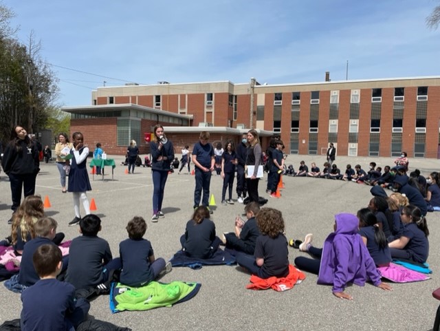 camaceschool's tweet photo. Praying the Living Rosary #CatholicEducationWeek @HWCDSB @HWCDSBFaith https://t.co/VjOnM9do2b