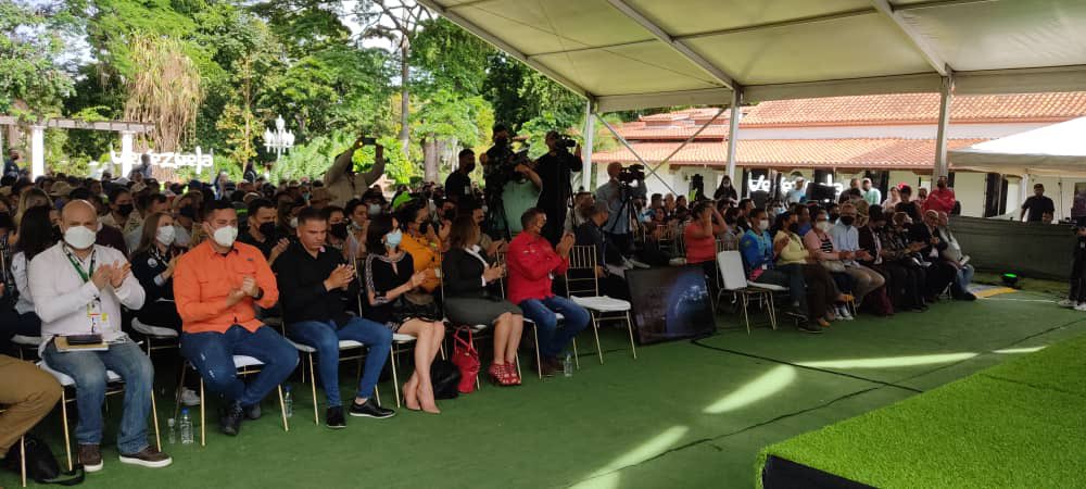 #AHORA directores del Ministerio Público <a href="/MinpublicoVEN/">Ministerio Público venezolano</a> presentes en el primer congreso de #investigadores contra el cambio #climático organizada por el Ministerio de ecosocialismo.