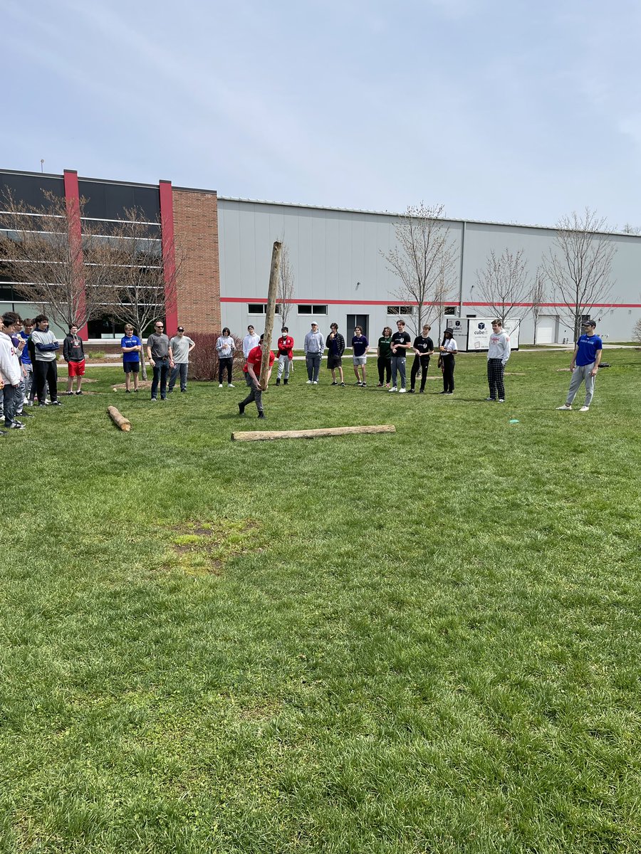 standrews1899's tweet photo. Highland Games on campus today. Some of the events were the tug of war, shot put, Caber toss, piping competition, and more! #boysofSAC https://t.co/CQyj4tsDKP