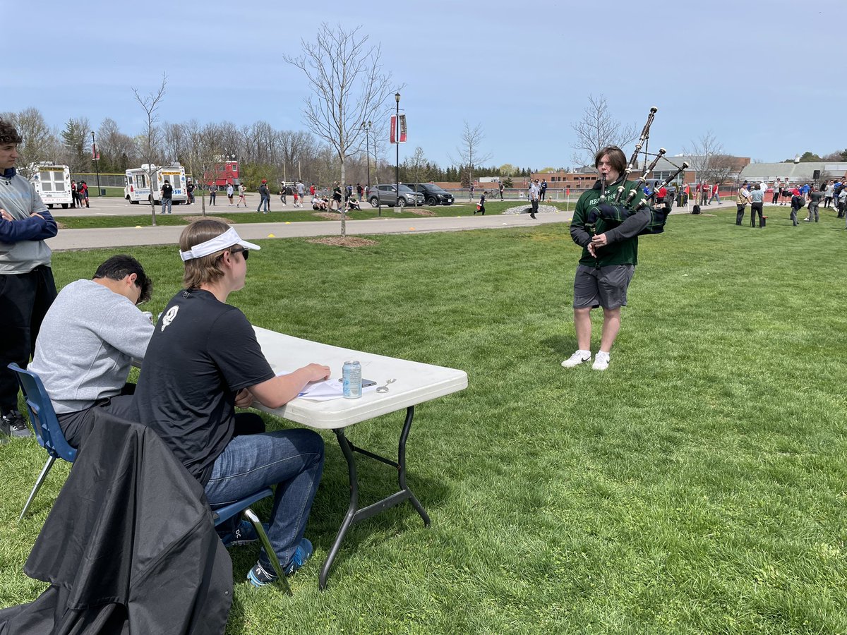 standrews1899's tweet photo. Highland Games on campus today. Some of the events were the tug of war, shot put, Caber toss, piping competition, and more! #boysofSAC https://t.co/CQyj4tsDKP