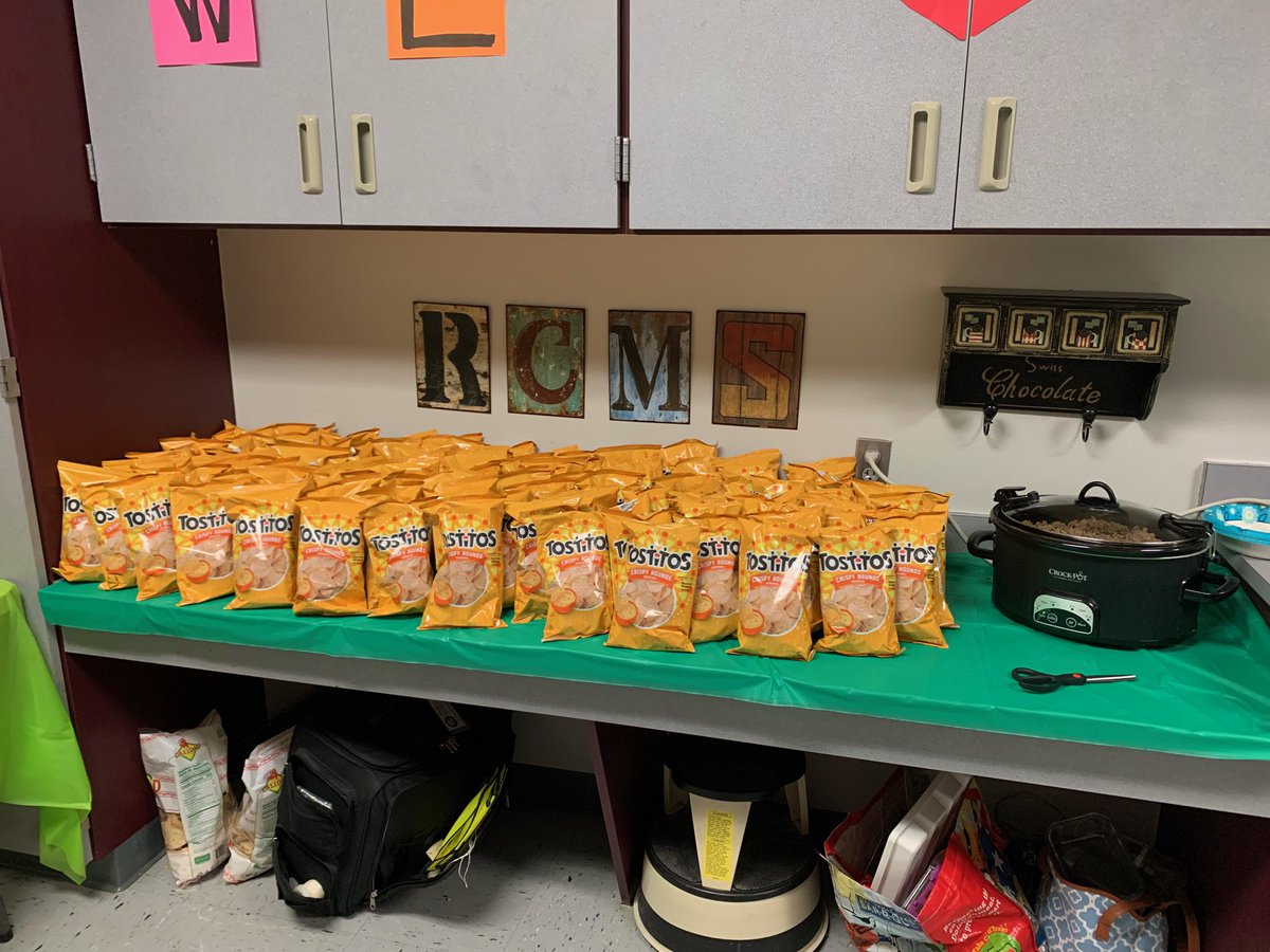 crownover_pta's tweet photo. Taking care of our awesome teachers this week! Tacos and Bundt cakes! 🌮😁

THANK YOU parents for the donations! https://t.co/2KlciKkegb