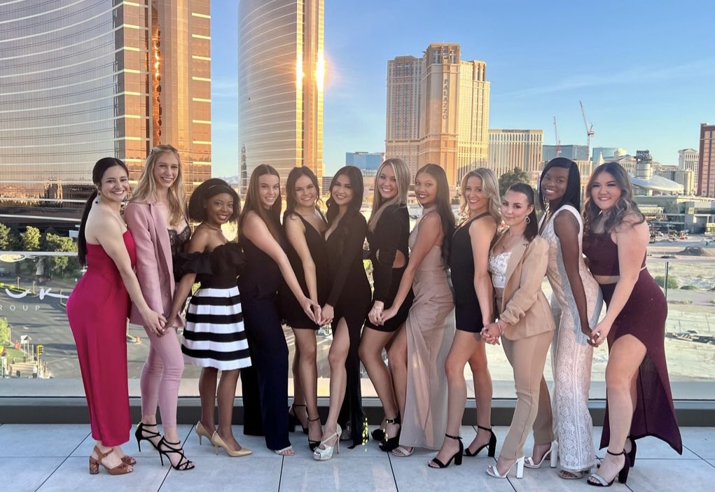 UNLVPom's tweet photo. It was a night well spent at the annual UNLV Athletics Scarlet and Gray Awards ❤️ https://t.co/01HJrjgjKX