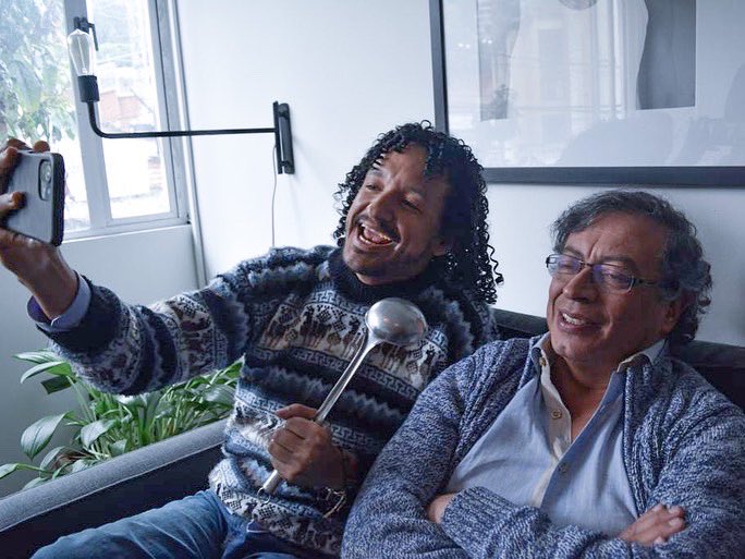 AquinoTicias1's tweet photo. Hoy conversamos con @petrogustavo sobre la realidad del país, la vida, las amenazas, el futuro, la alegría y el Chocoramo.

¿Y si nos pensamos un país con verdadera diversidad en los medios de comunicación?
Se puede y lo vamos a lograr, para que todas y todos podamos hablar ❤️🥄 https://t.co/yZDDyu4j0k