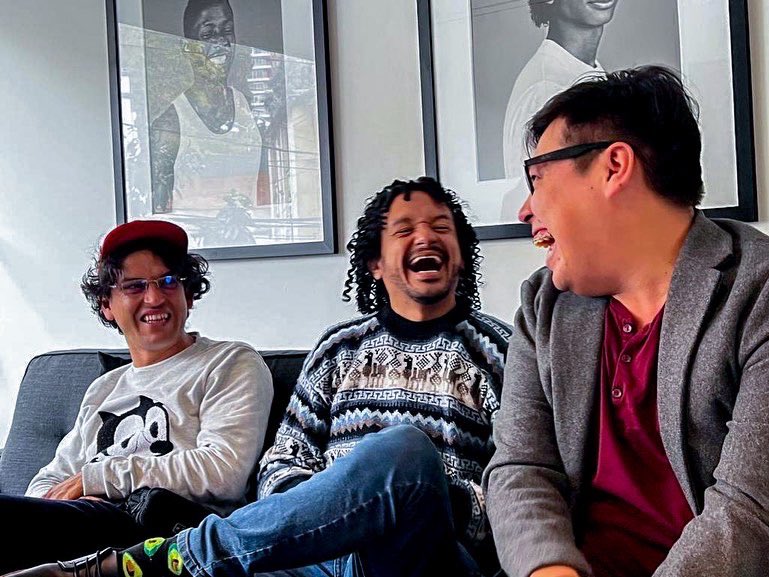 AquinoTicias1's tweet photo. Hoy conversamos con @petrogustavo sobre la realidad del país, la vida, las amenazas, el futuro, la alegría y el Chocoramo.

¿Y si nos pensamos un país con verdadera diversidad en los medios de comunicación?
Se puede y lo vamos a lograr, para que todas y todos podamos hablar ❤️🥄 https://t.co/yZDDyu4j0k