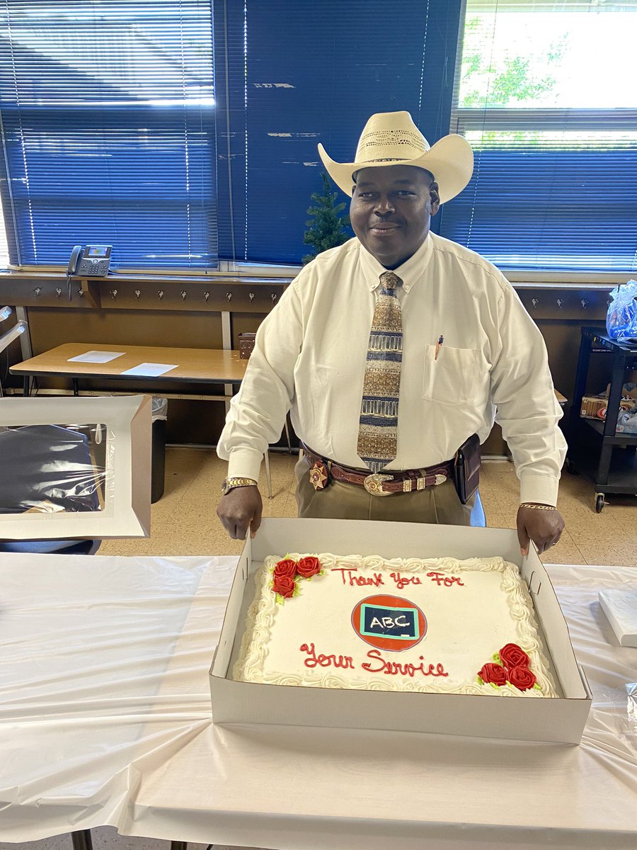 PatrinaPinkert3's tweet photo. Thankyou Mr. Gary Pinkerton for celebrating our teachers during Teacher Appreciation Week at the Tyler DAEP! https://t.co/8zhTRapbuu