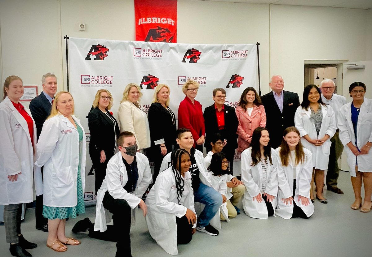 TExpLAlvernia's tweet image. Thank you for touring our facility today, @RepHoulahan! Our students loved showing off their STEAM-based projects, many of which continue to be made possible through the #CommunityProjectFunding you helped our organization secure. @PADeptofEd @usedgov @AlbrightCollege