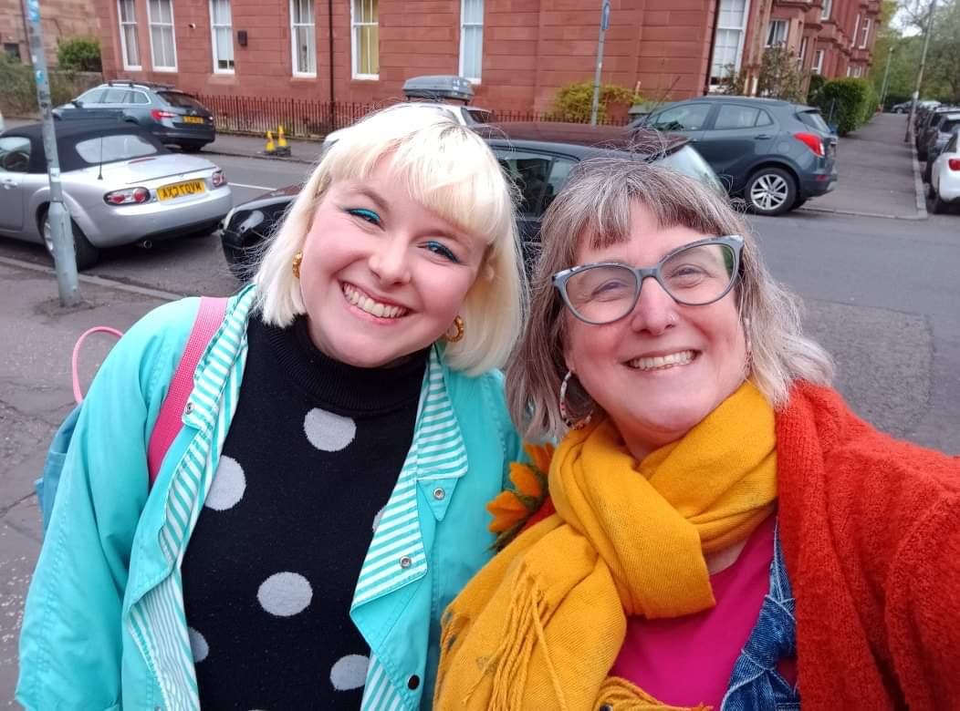 It was my usual Thursday admin day today but it also included a fab catch up with the very lovely <a href="/clairebdraws/">ClaireBarclayDraws</a> 🥰!
Watch this space for an exciting, exclusive announcement coming soon after our chat today 🤩! 

Suzi ☀️ #shopsmall #glasgowshop